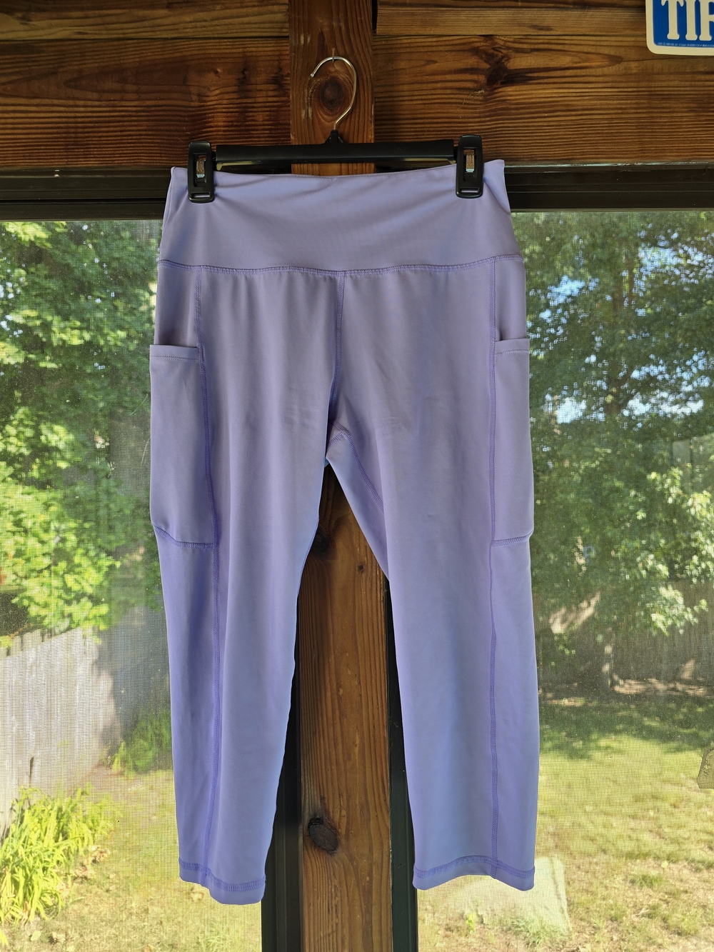 Active Capri Leggings with Side Pockets
